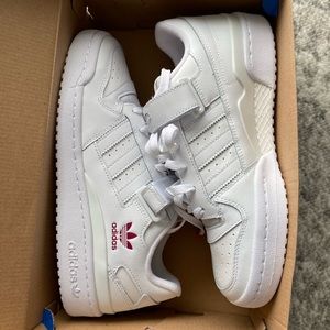 Adidas Low Forum sneakers